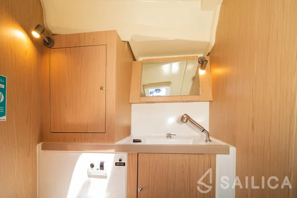 Oceanis 41.1 - Yacht Charter Sailica
