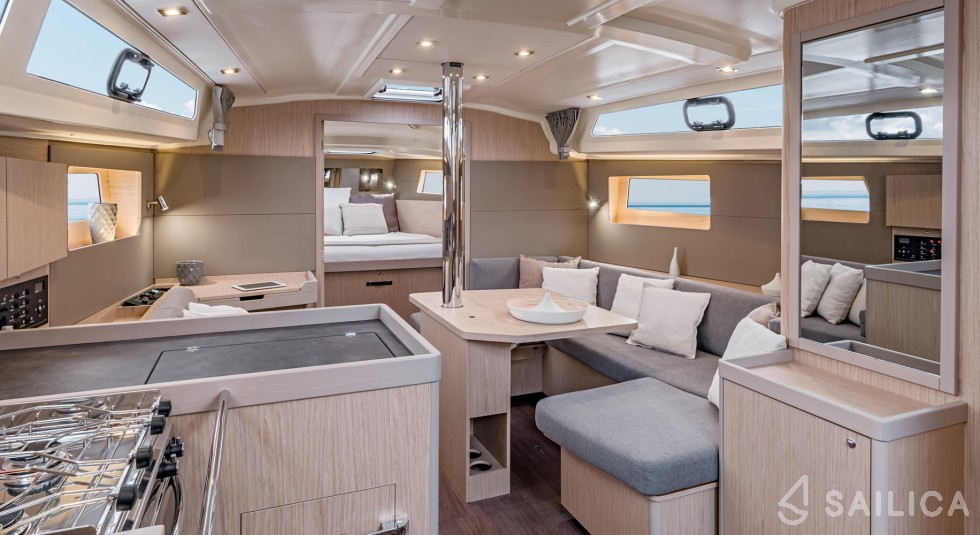 Oceanis 41.1 - Yacht Charter Sailica