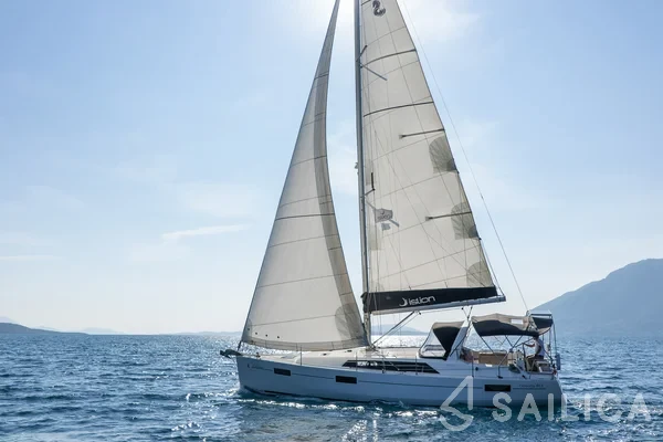 Oceanis 41.1 - Yacht Charter Sailica