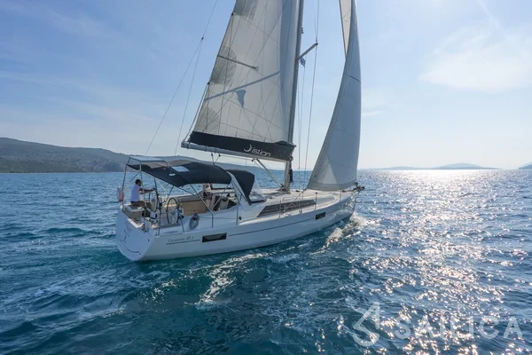 Oceanis 41.1 - Yacht Charter Sailica