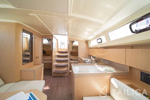 Oceanis 41.1 - Yacht Charter Sailica
