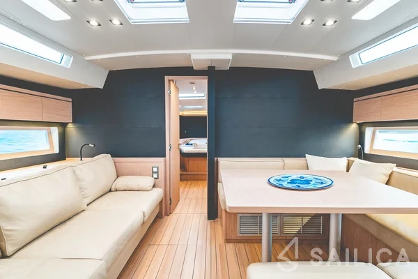 Oceanis 55.1 - Yacht Charter Sailica