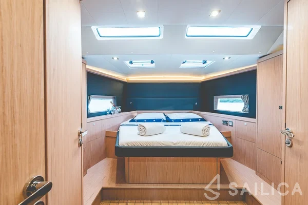 Oceanis 55.1 - Yacht Charter Sailica