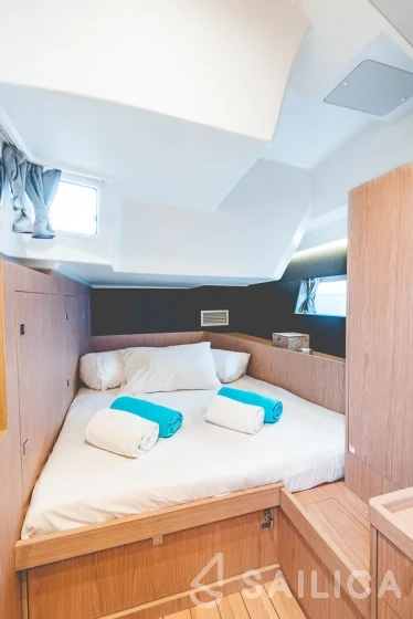 Oceanis 55.1 - Yacht Charter Sailica