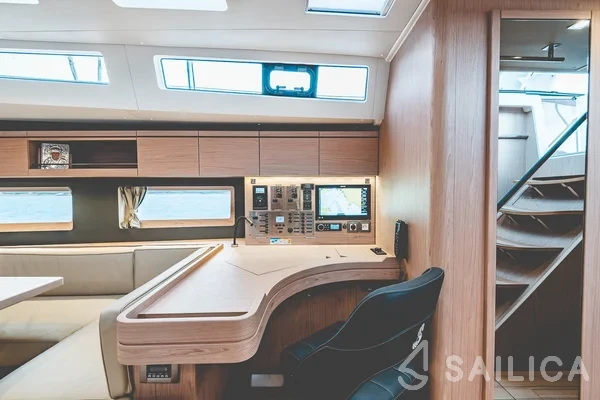 Oceanis 55.1 - Yacht Charter Sailica