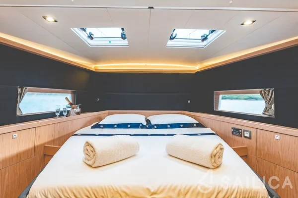 Oceanis 55.1 - Yacht Charter Sailica