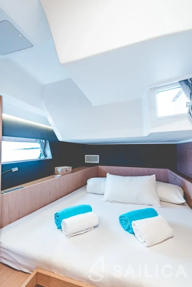 Oceanis 55.1 - Yacht Charter Sailica