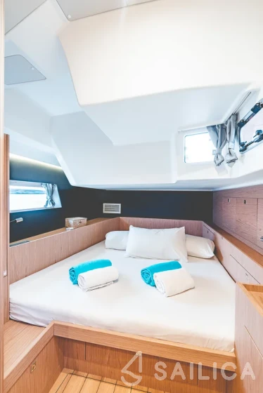 Oceanis 55.1 - Yacht Charter Sailica