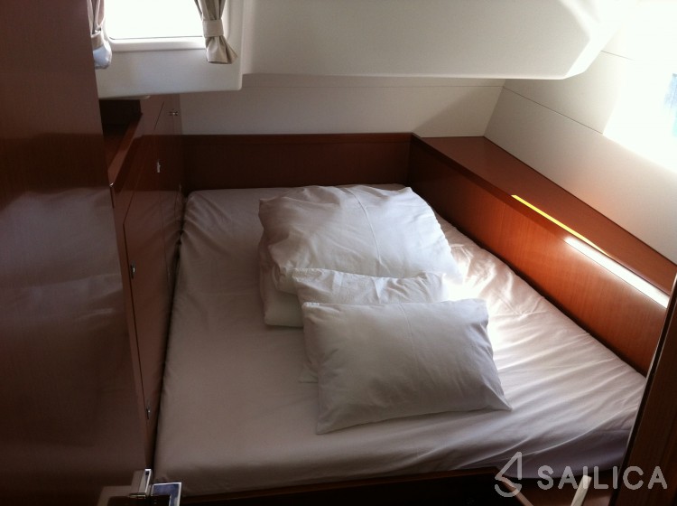Oceanis 55 - Yacht Charter Sailica