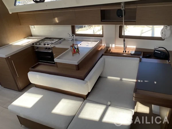 Oceanis 51.1 - Yacht Charter Sailica