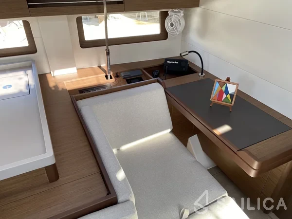 Oceanis 51.1 - Yacht Charter Sailica
