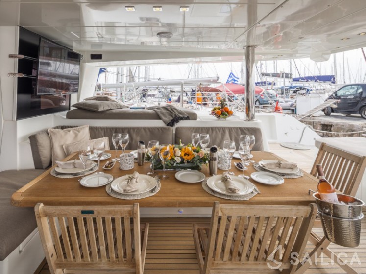 Lagoon 620 - Photo #4 Lagoon 620 - Yacht Charter Sailica