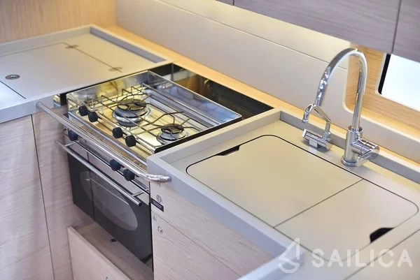 Oceanis 51.1 - Yacht Charter Sailica
