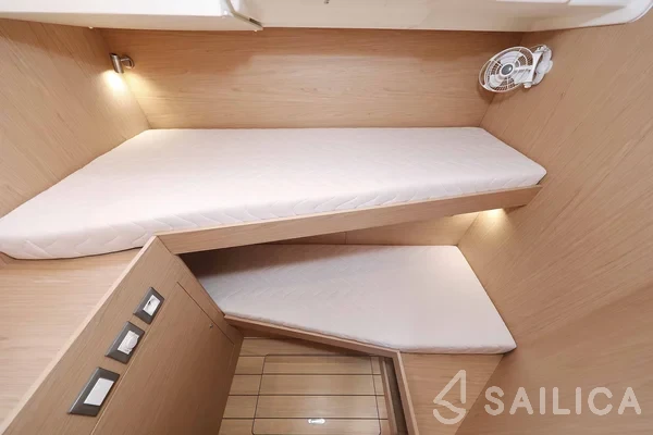 Oceanis 51.1 - Yacht Charter Sailica