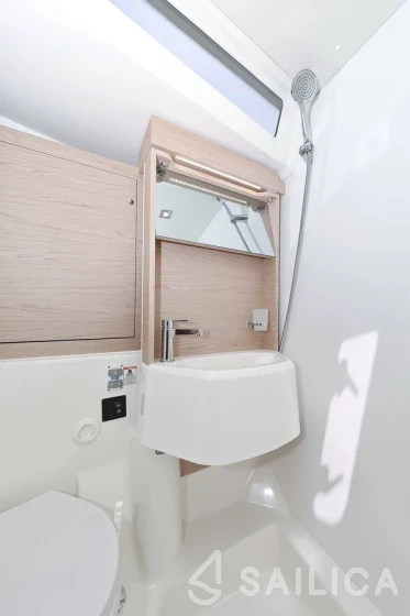 Oceanis 51.1 - Yacht Charter Sailica