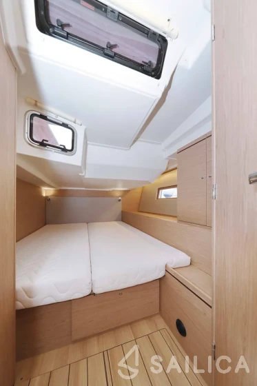 Oceanis 51.1 - Yacht Charter Sailica