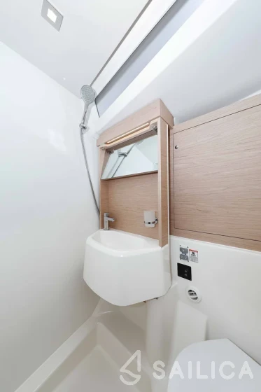 Oceanis 51.1 - Yacht Charter Sailica
