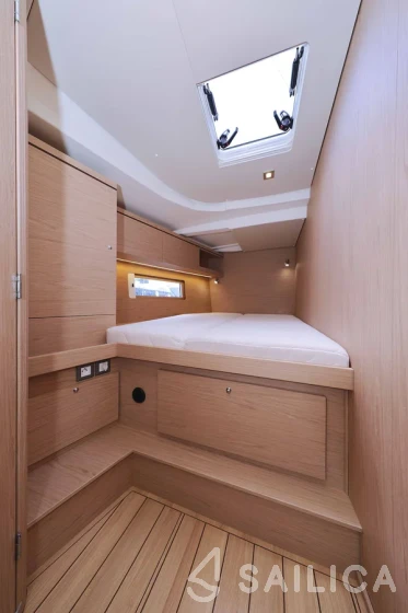 Oceanis 51.1 - Yacht Charter Sailica