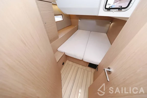 Oceanis 51.1 - Yacht Charter Sailica