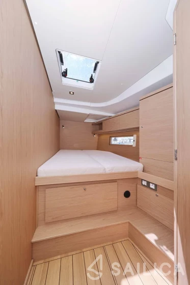 Oceanis 51.1 - Yacht Charter Sailica