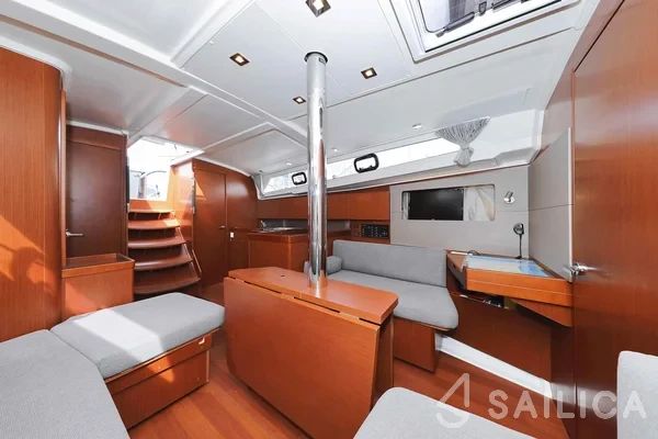 Oceanis 41.1 - Yacht Charter Sailica