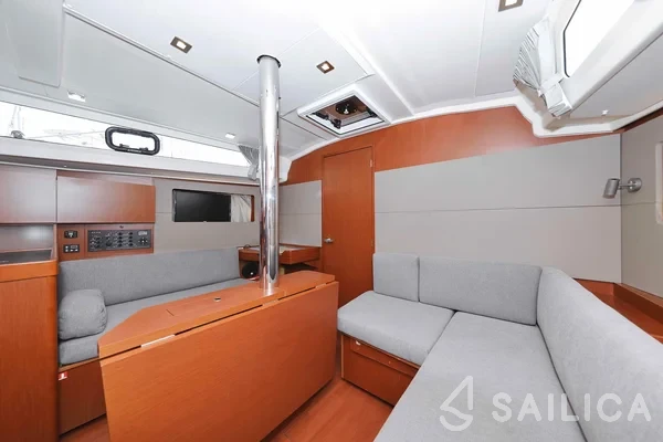 Oceanis 41.1 - Yacht Charter Sailica