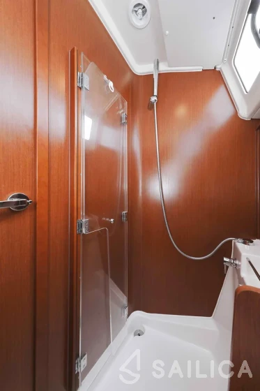 Oceanis 41.1 - Yacht Charter Sailica