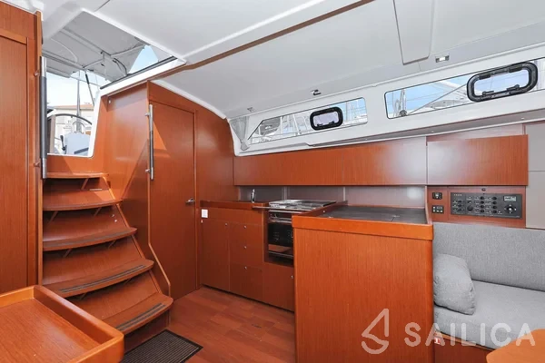Oceanis 41.1 - Yacht Charter Sailica