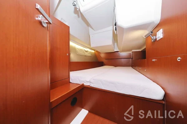 Oceanis 41.1 - Yacht Charter Sailica