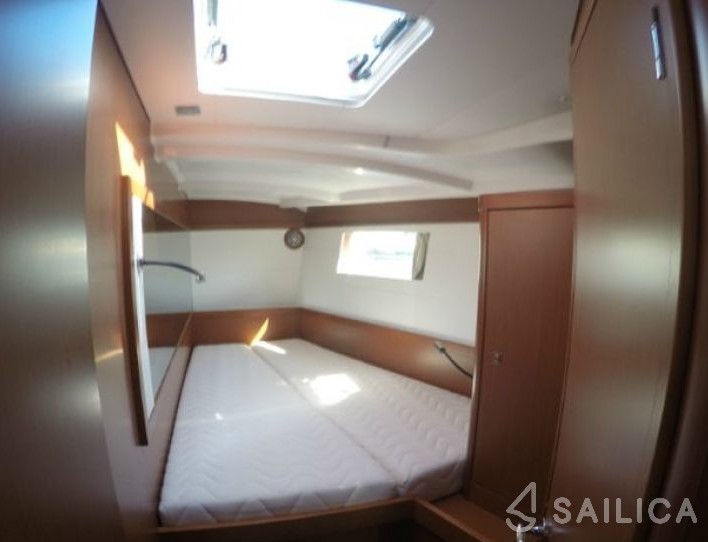 Oceanis 48 - Yacht Charter Sailica