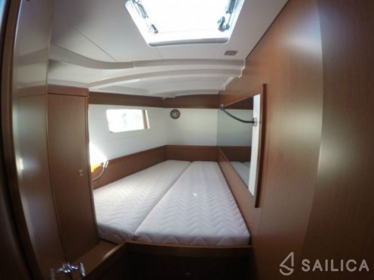 Oceanis 48 - Yacht Charter Sailica