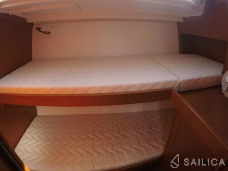 Oceanis 48 - Yacht Charter Sailica
