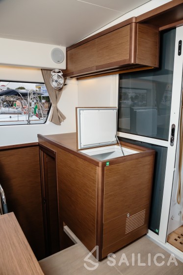 Lagoon 40 - Yacht Charter Sailica