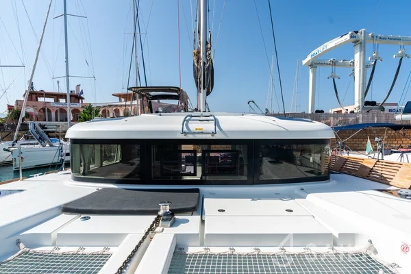 Lagoon 40 - Yacht Charter Sailica