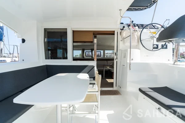 Lagoon 40 - Yacht Charter Sailica