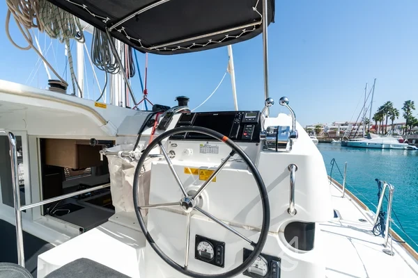 Lagoon 40 - Yacht Charter Sailica
