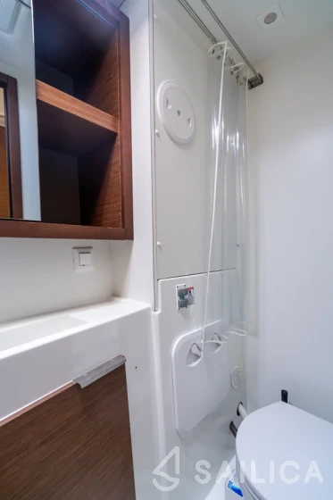 Lagoon 40 - Yacht Charter Sailica