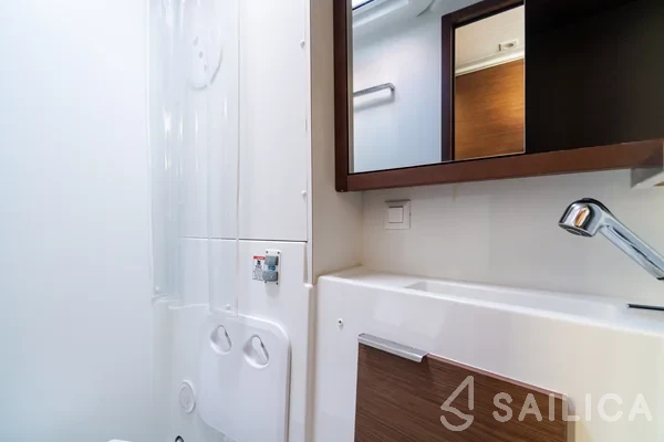 Lagoon 40 - Yacht Charter Sailica