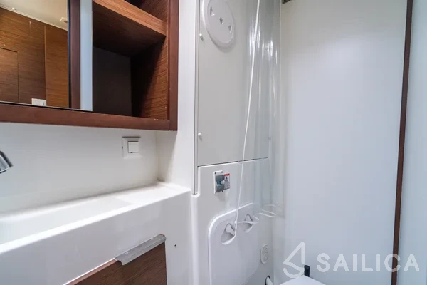 Lagoon 40 - Yacht Charter Sailica