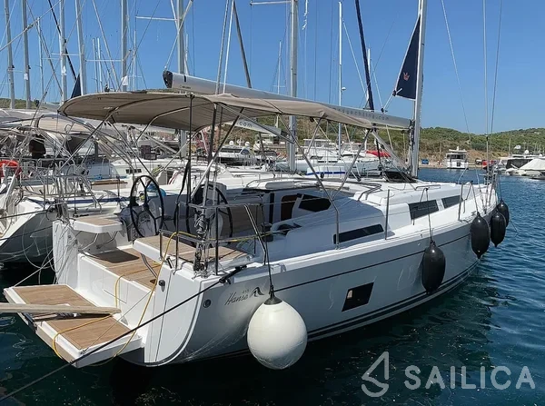 Hanse 418 - Yacht Charter Sailica