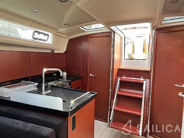Hanse 418 - Yacht Charter Sailica