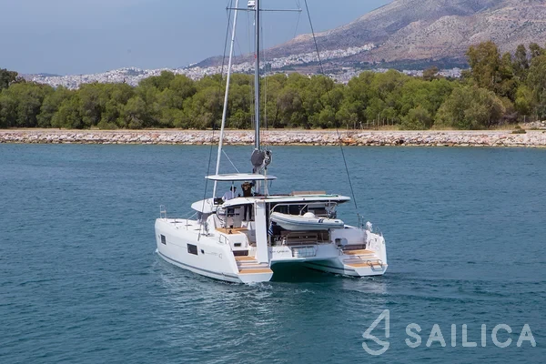 Lagoon 42 - Yacht Charter Sailica
