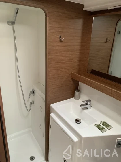Lagoon 42 - Yacht Charter Sailica