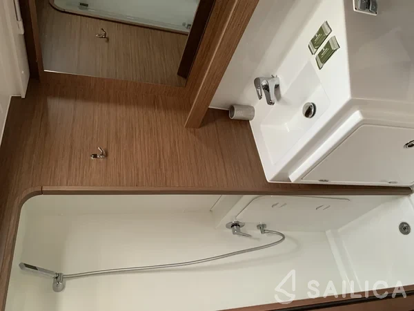 Lagoon 42 - Yacht Charter Sailica