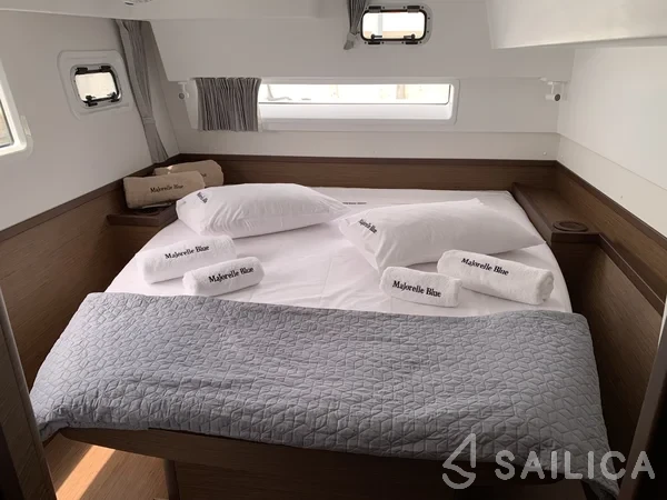 Lagoon 42 - Yacht Charter Sailica