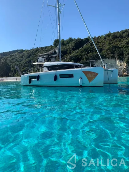 Lagoon 40 - Yacht Charter Sailica