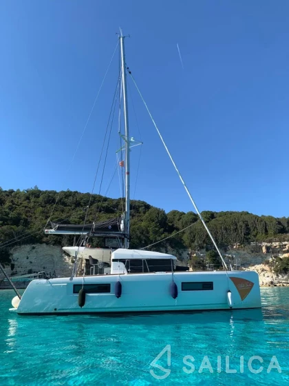 Lagoon 40 - Yacht Charter Sailica