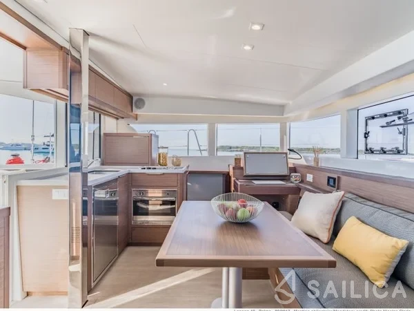 Lagoon 40 - Yacht Charter Sailica