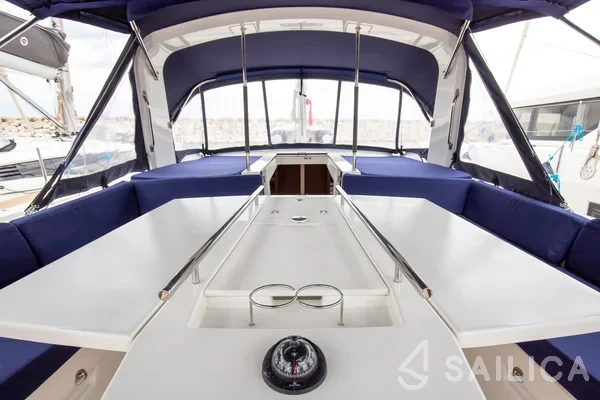 Oceanis 51.1 - Yacht Charter Sailica
