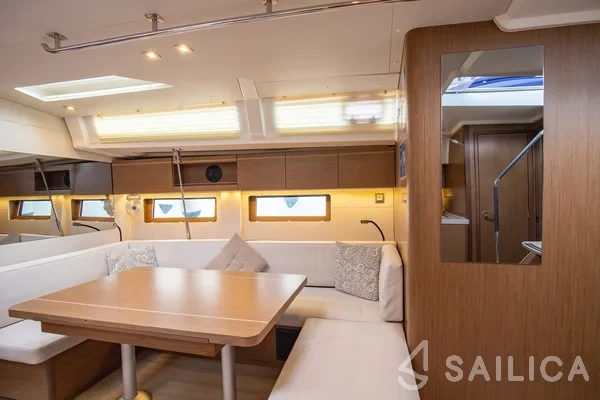 Oceanis 51.1 - Yacht Charter Sailica